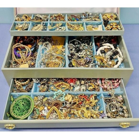 1.5 LB UNSEARCHED MYSTERY Jewelry LOT Wearable Necklaces Earrings Bracelets MORE - Picture 3 of 7